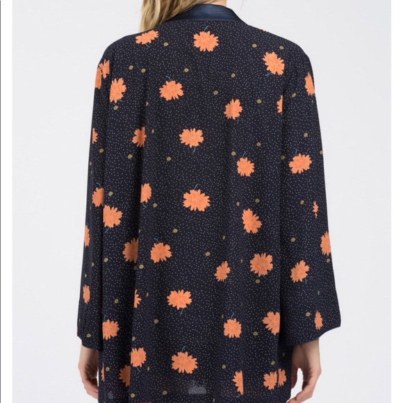 🔴LAST1️⃣ Satin Edge Kimono FINAL PRICE - Picture 2 of 7